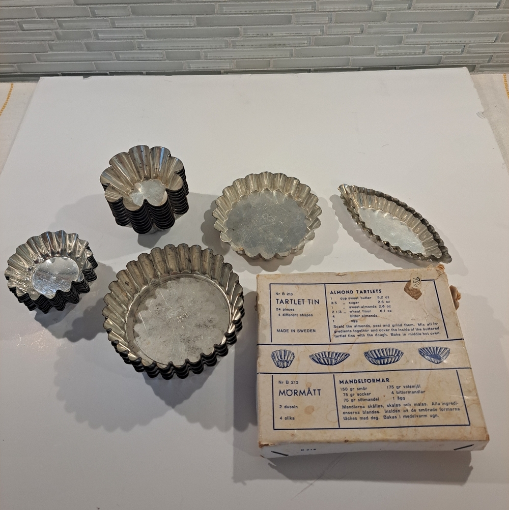 Lot of Vtg Fluted Tartlet Tins, Commonly Used for Baking Sandbakkelse Cookies.